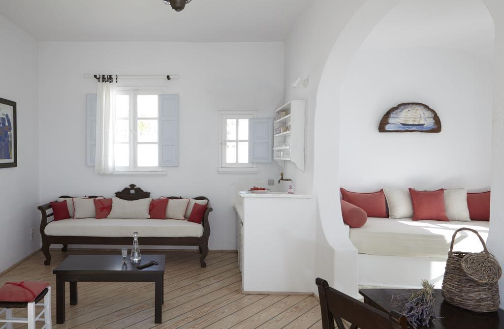 Altana Heritage Suites Imerovigli  Rum bild