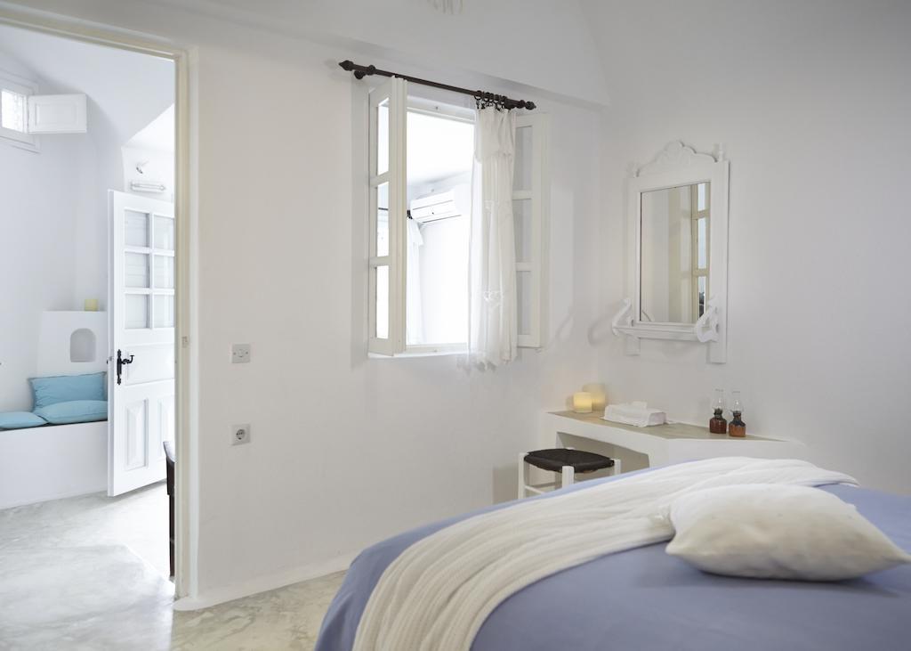 Altana Heritage Suites Imerovigli  Rum bild