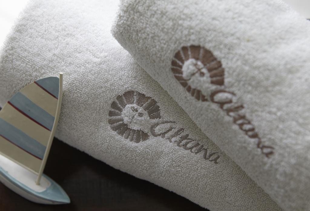 Altana Heritage Suites Imerovigli  Rum bild