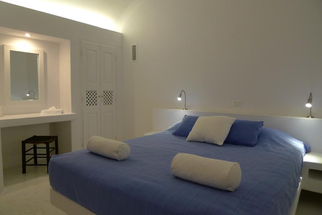 Altana Heritage Suites Imerovigli  Rum bild