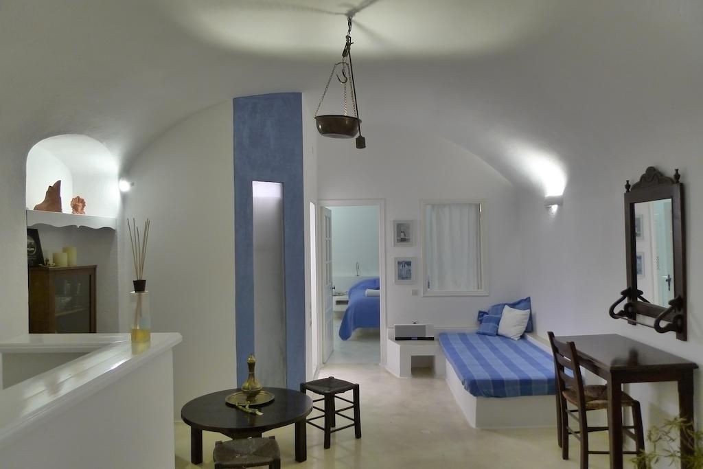 Altana Heritage Suites Imerovigli  Rum bild